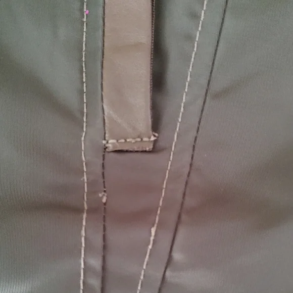 My Tribe Ladies Green Waterproof Vest with Brown Leather Detail Size Large EUC - Picture 13 of 14